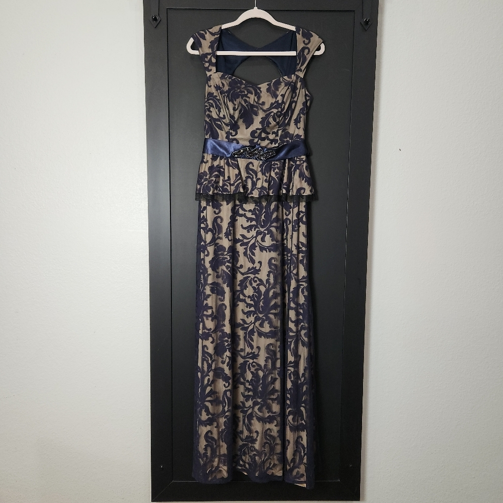 Ig NITE EVENINGS BY CAROL LIN EVENING GOWN SIZE 8
